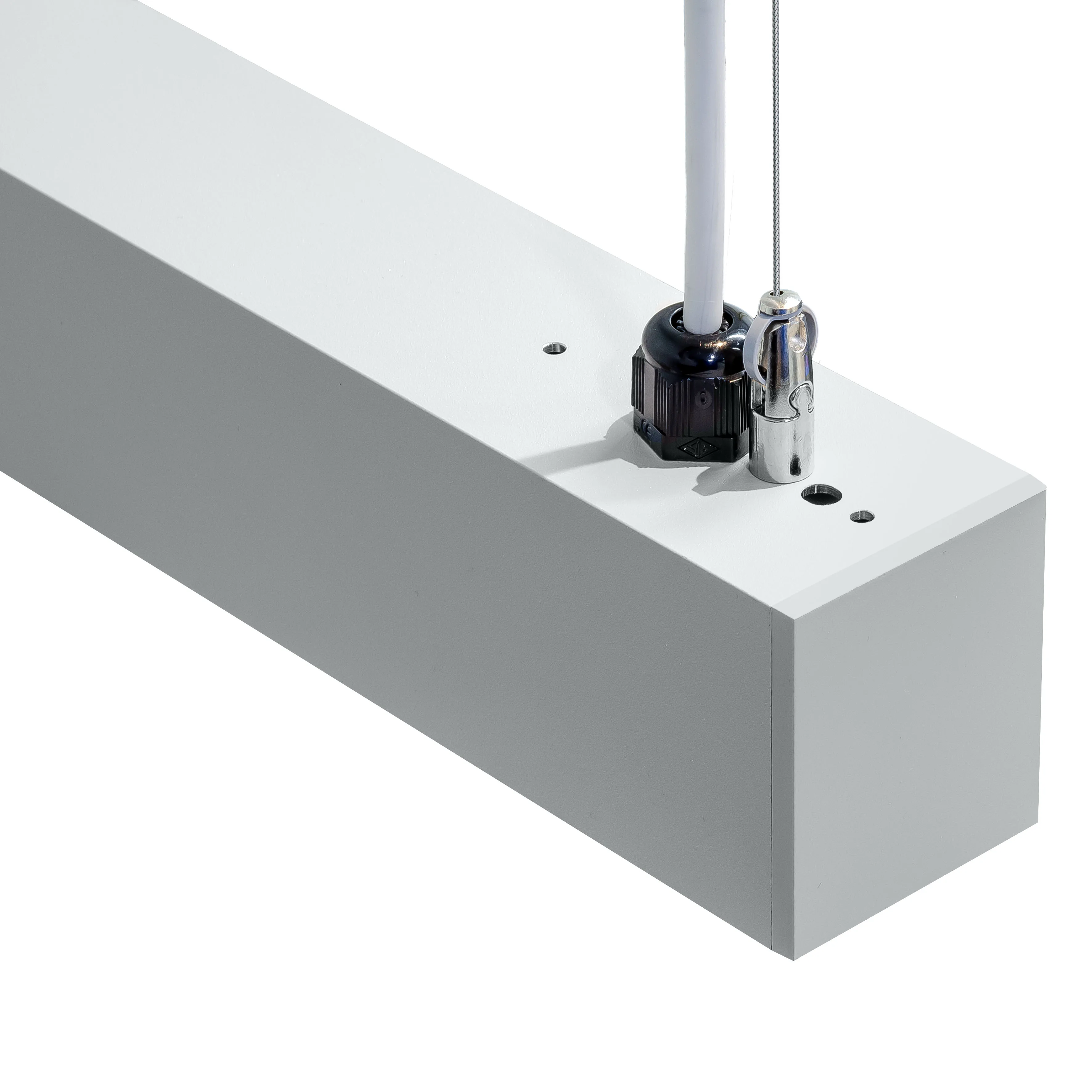 Luma suspension kit for suspended installation